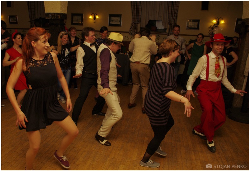 Plesanje koreografije Madison time