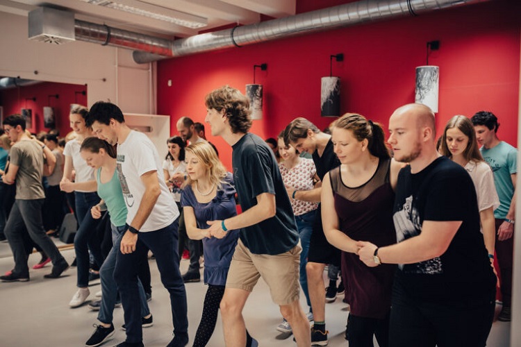 Učenje plesa lindy hop